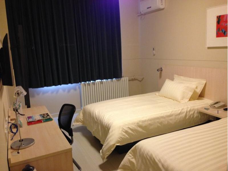 Jinjiang Fengtai East Avenue Railway Station 3*